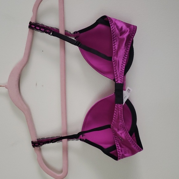 Victoria Secrets shiny fushia bra - Picture 2 of 6